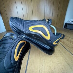 Nike Air Max 720 Youth Size 7Y Black Gold Sneakers Athletic Shoes AQ3196-014